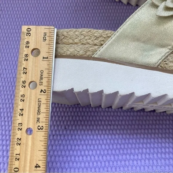 Cliffs White Mountain Estella Platform Thong Sandals Size 8M Metallic Floral - Picture 6 of 9